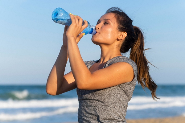 Hidratação: quantidade ideal de água por dia e seus benefícios